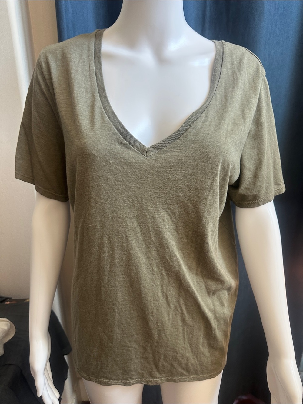 Marine Layer Boyfriend Relaxed V-Neck Tee Faded Olive Green EUC M